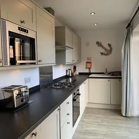 Bay Tree House - The Bay Filey, Sleeps 8, 2 Dogs Welcome Filey