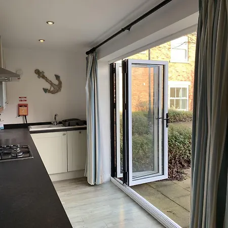 Bay Tree House - The Bay Filey, Sleeps 9, 2 Dogs Welcome *