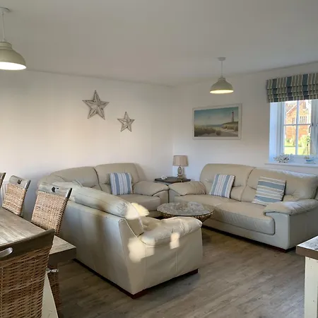 Bay Tree House - The Bay Filey, Sleeps 9, 2 Dogs Welcome Holiday home *