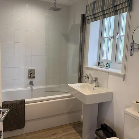 Bay Tree House - The Bay Filey, Sleeps 8, 2 Dogs Welcome * Filey